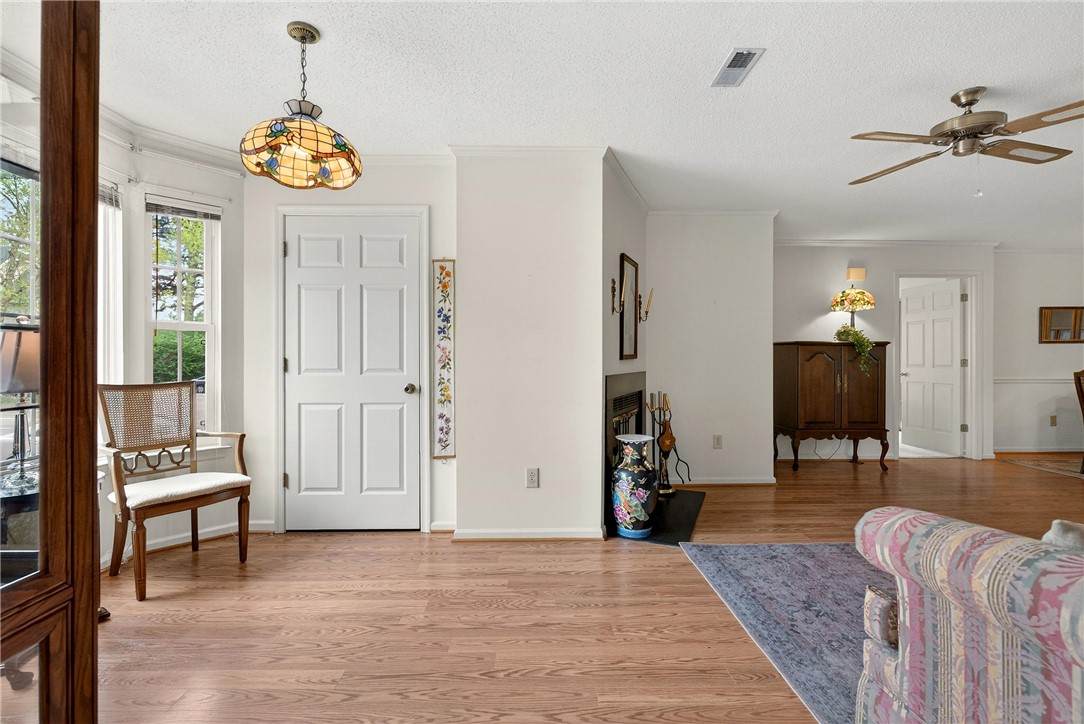 102 Windsor Lane - Photo 1