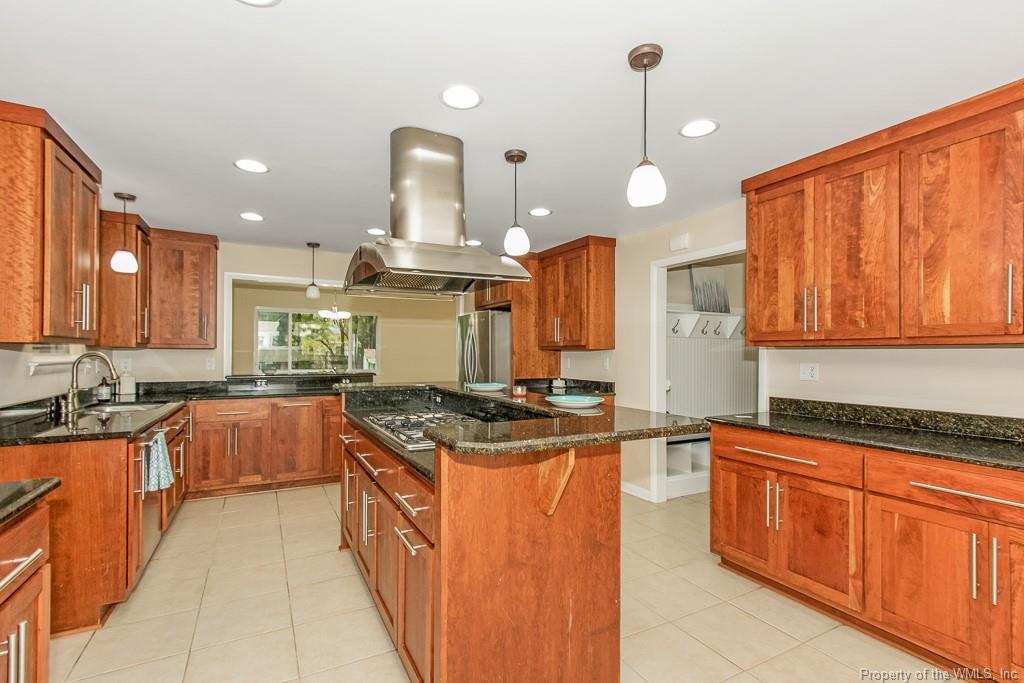 605 York Warwick Drive - Photo 1
