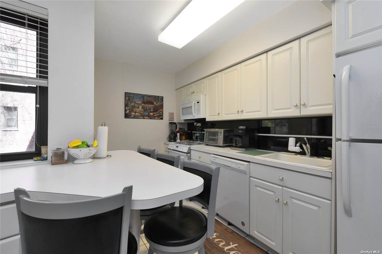 30 Grace Avenue - Photo 1