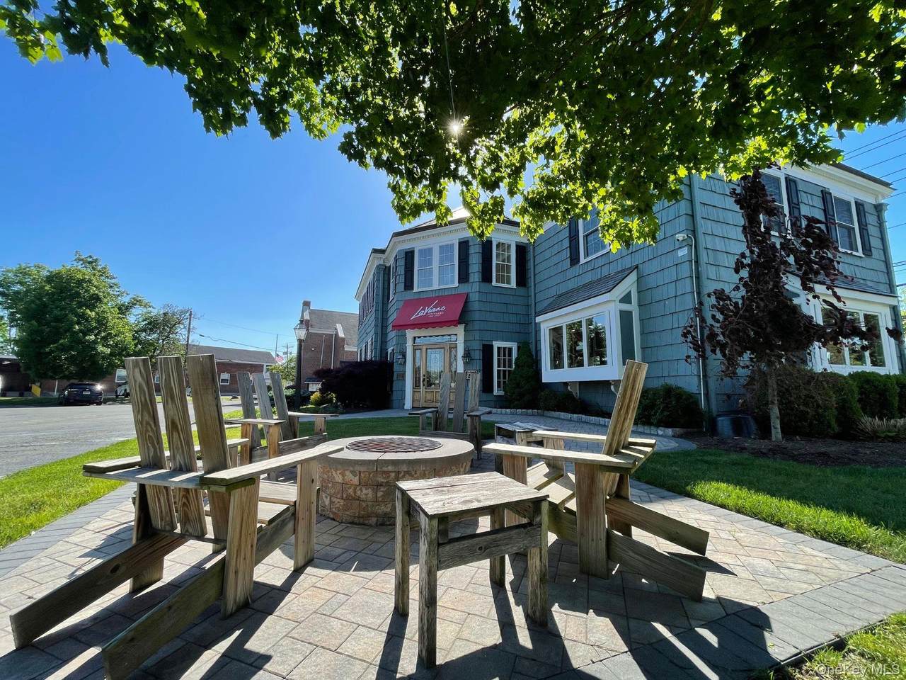 10 Colonial Avenue - Photo 1