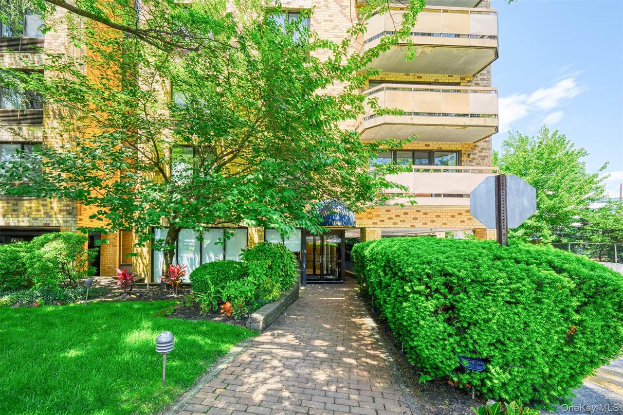141 Great Neck Road - Photo 1
