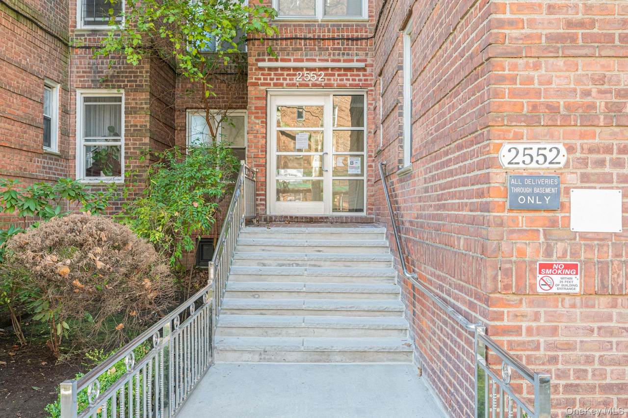 2552 7 Street - Photo 1