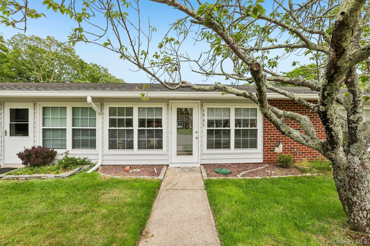 196 Newcastle Court - Photo 1