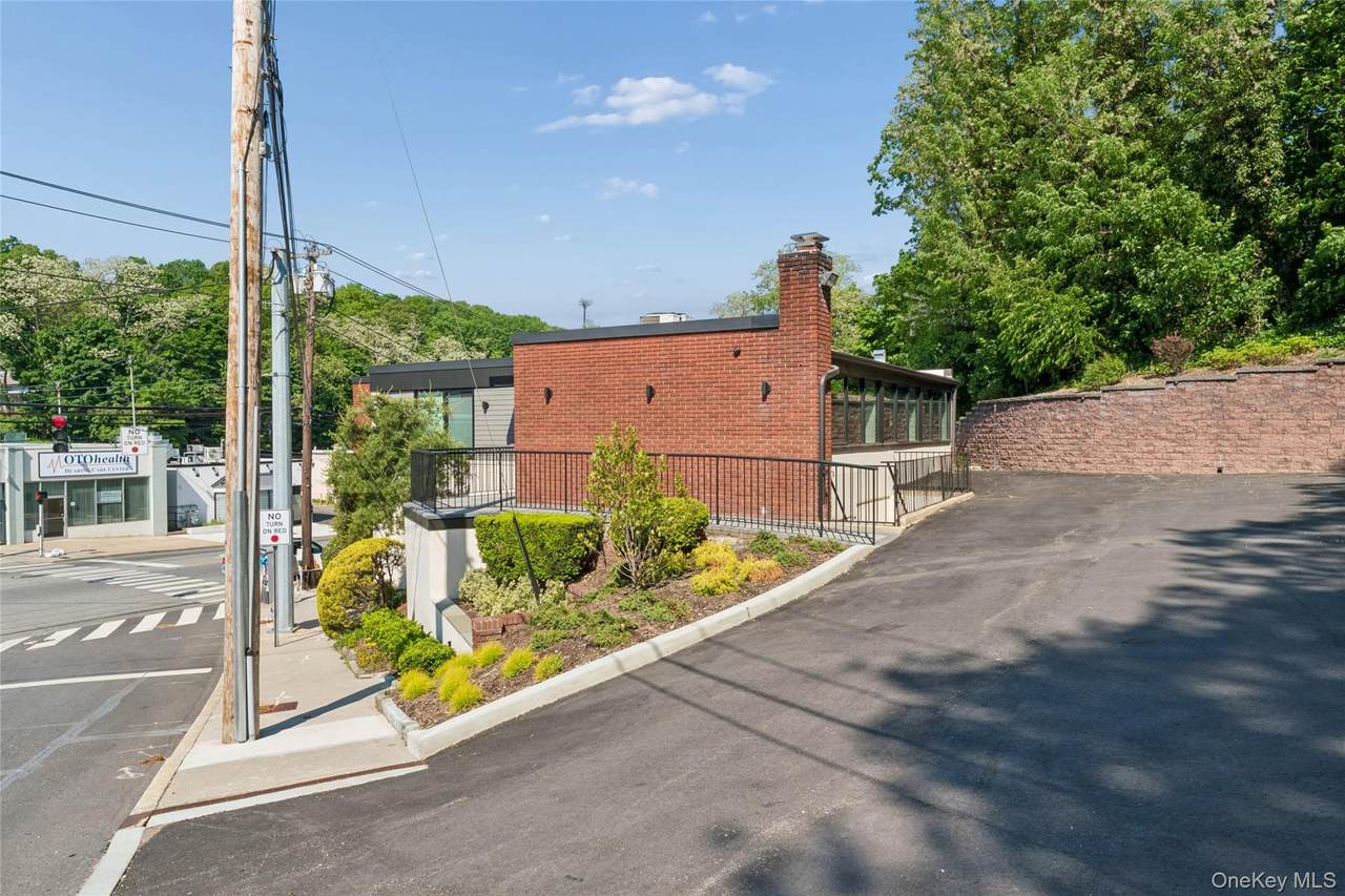 780 New York Avenue - Photo 1
