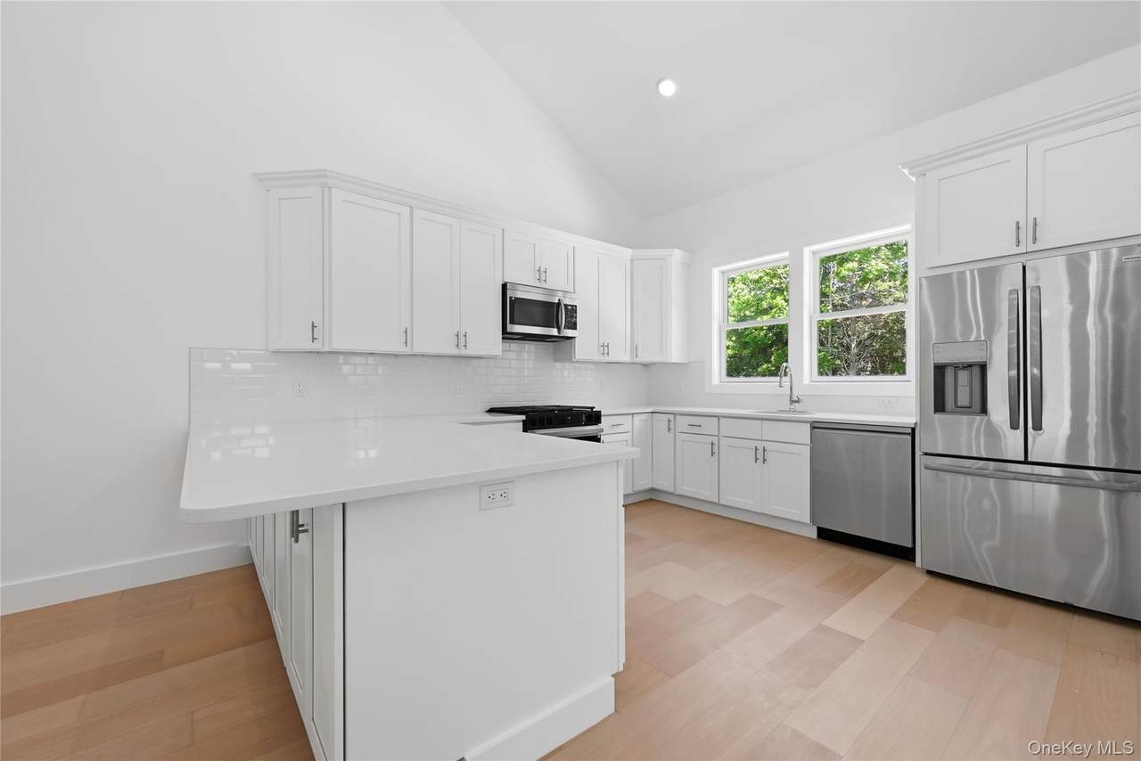 19 Montauk Highway - Photo 1