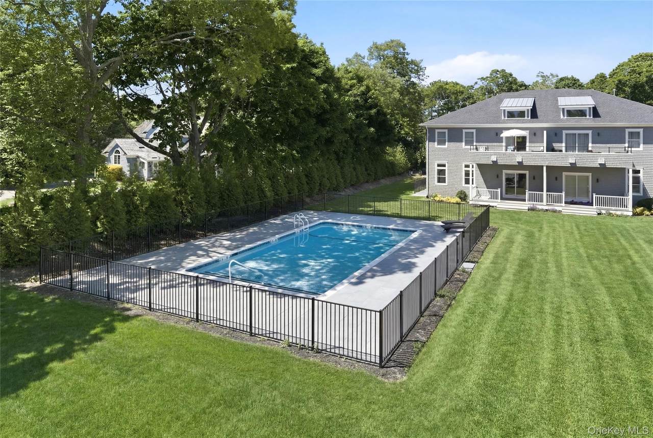 19 Montauk Highway - Photo 1
