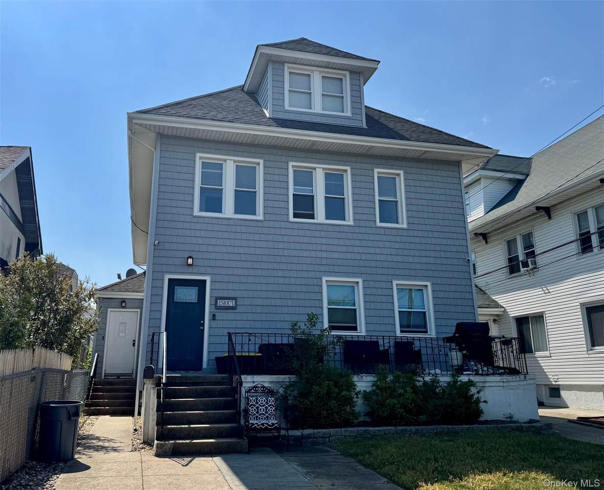 507 Laurelton Boulevard - Photo 1