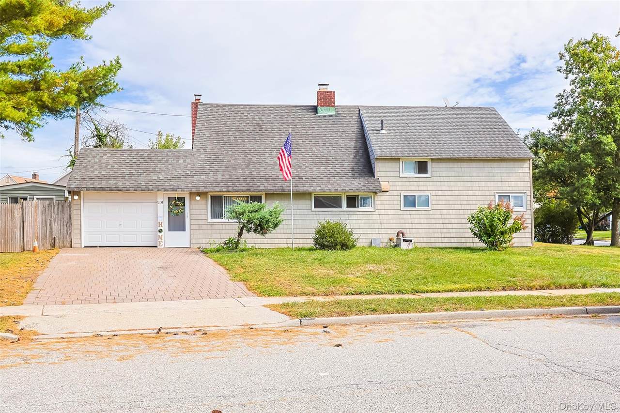 201 Sprucewood Drive - Photo 1