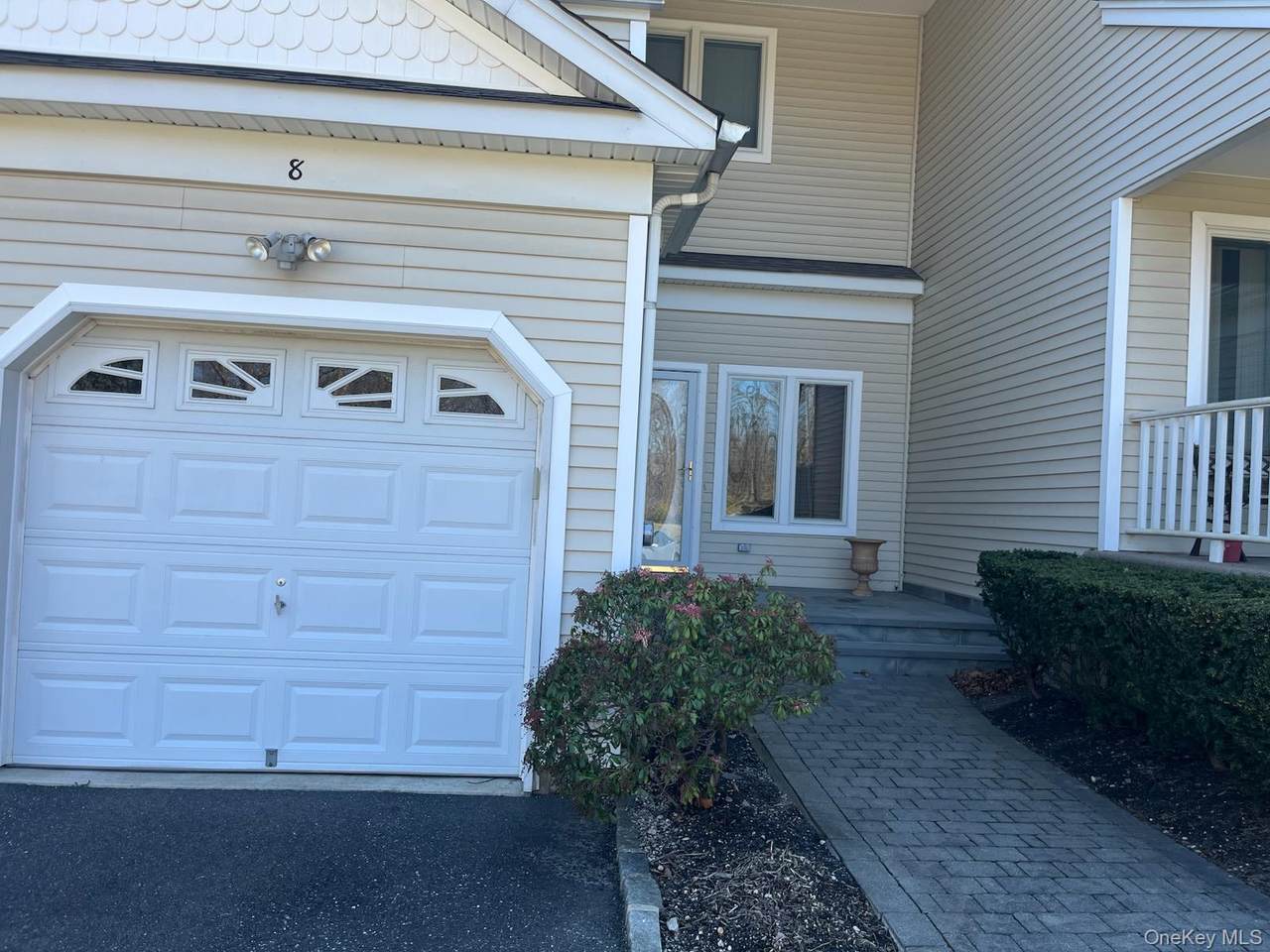 8 Lindbergh Circle - Photo 1