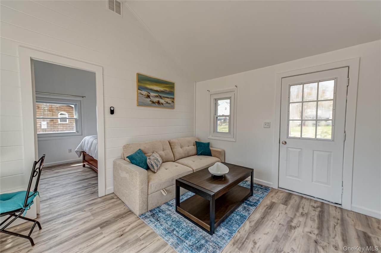 18 Shinnecock Road - Photo 1