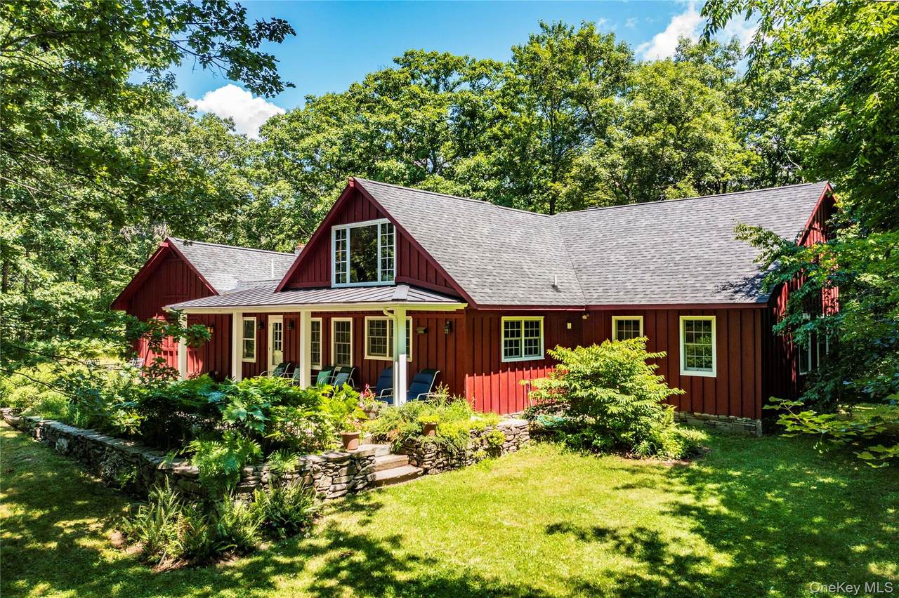 695 Wolf Hill Road - Photo 1