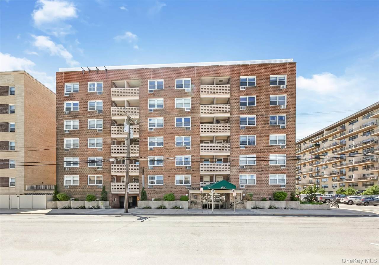 600 Shore Road - Photo 1