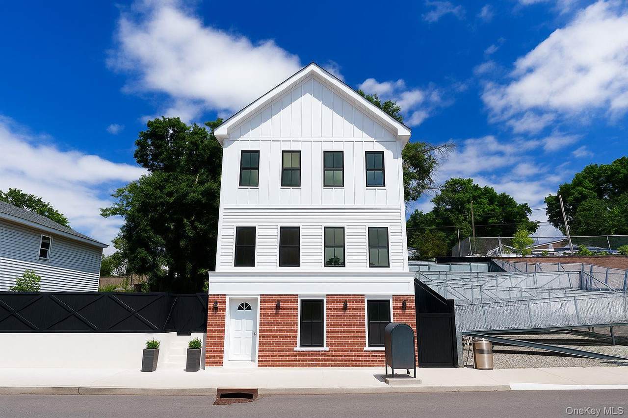 328 Columbia Street - Photo 1