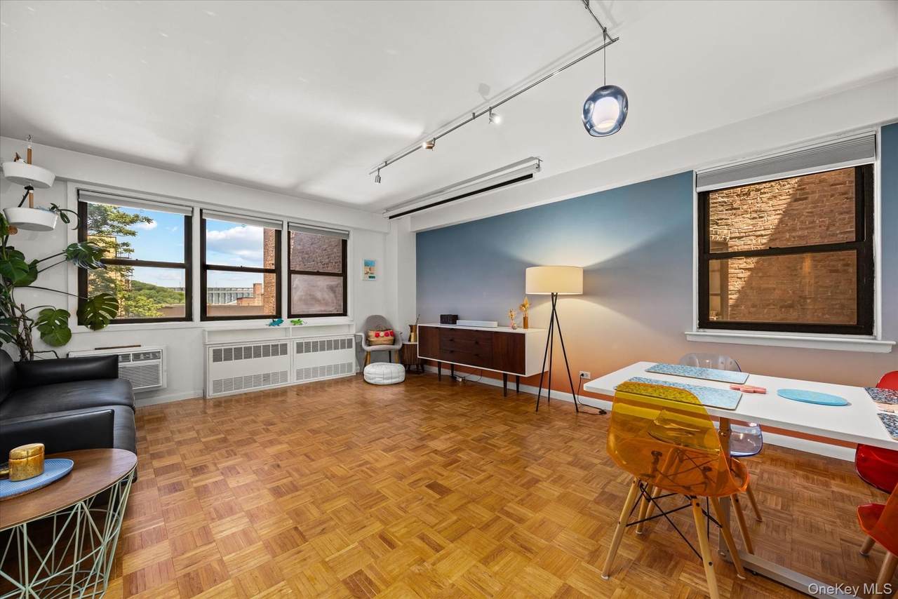 579 215 Street - Photo 1