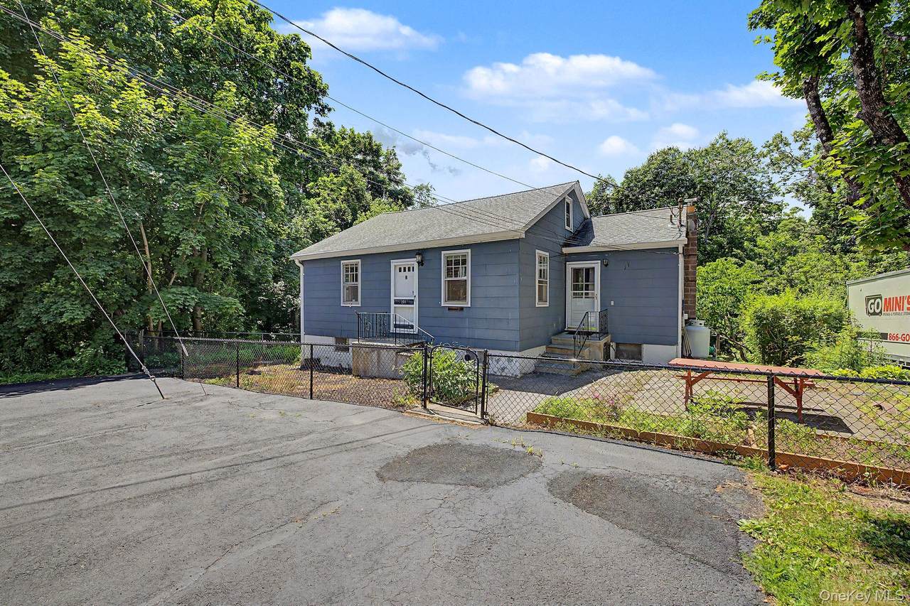121 Putnam Drive - Photo 1