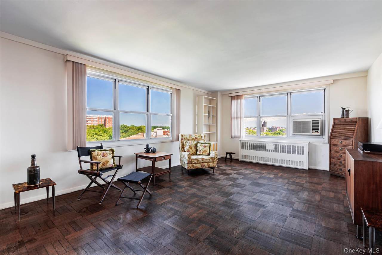 3935 Blackstone Avenue - Photo 1