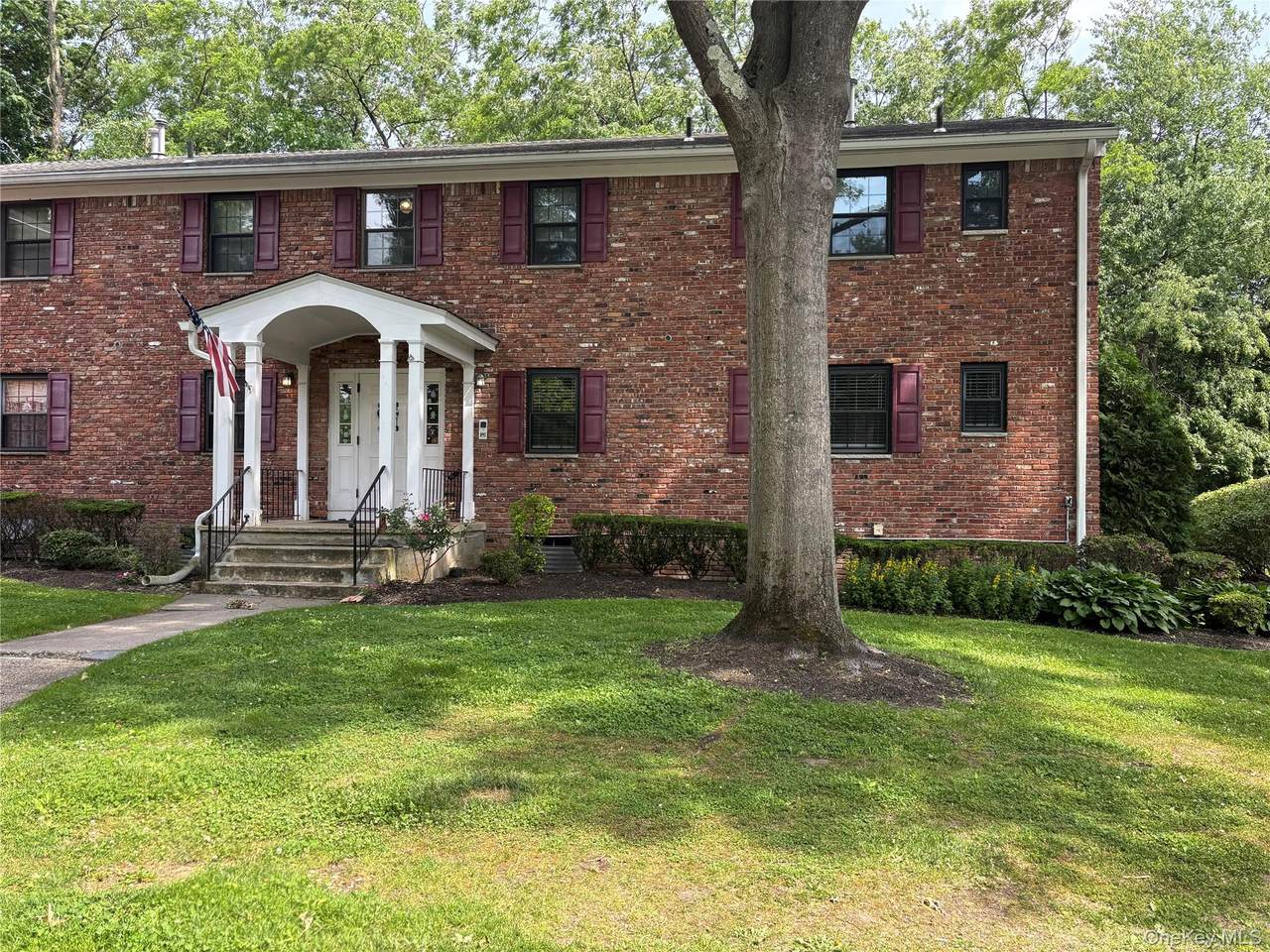 452 Somerset Drive - Photo 1
