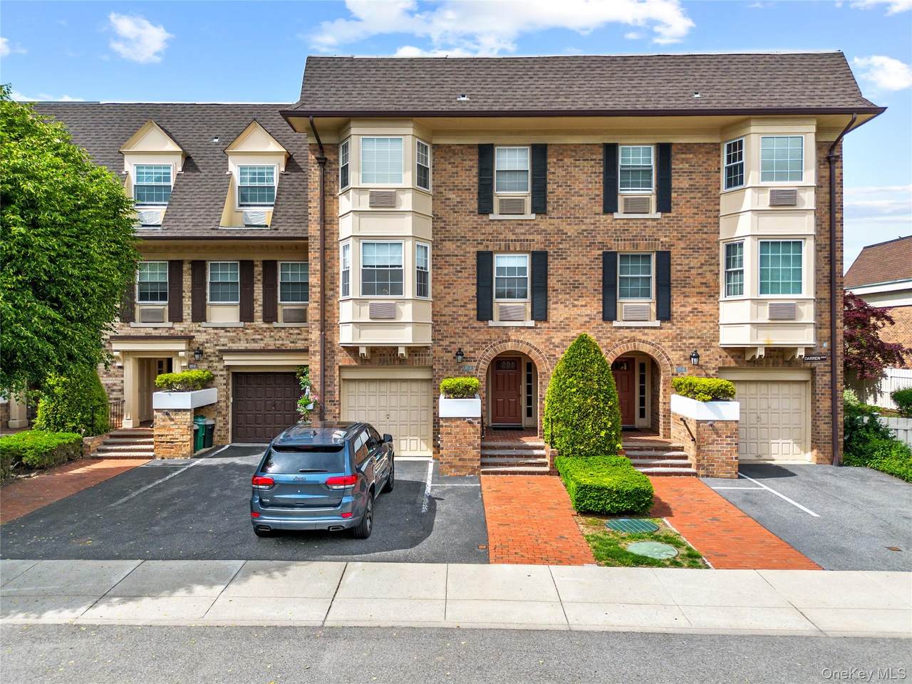 207-23 Darren Drive - Photo 1