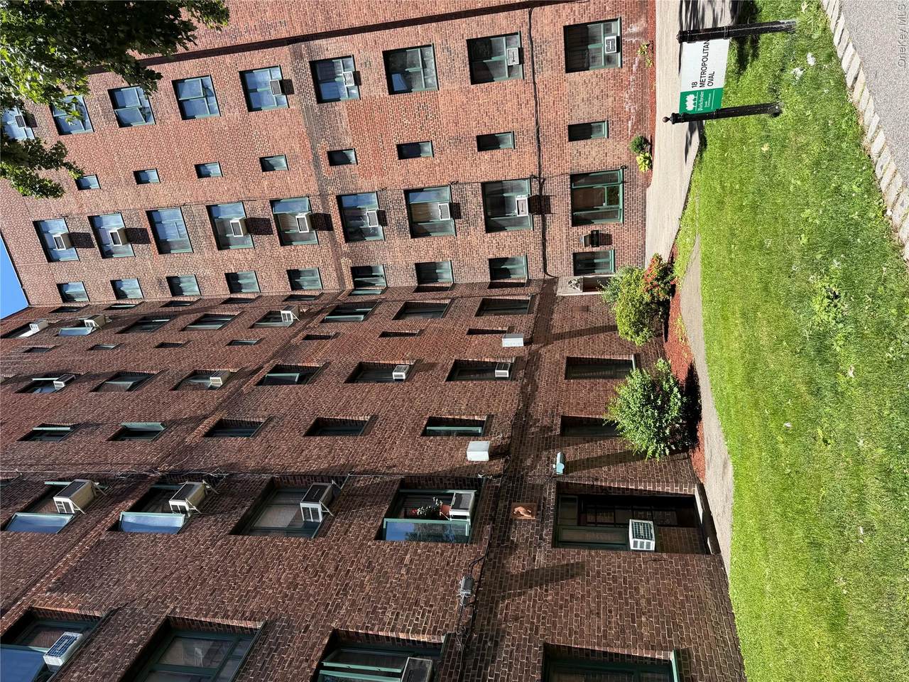 18 Metropolitan Oval - Photo 1