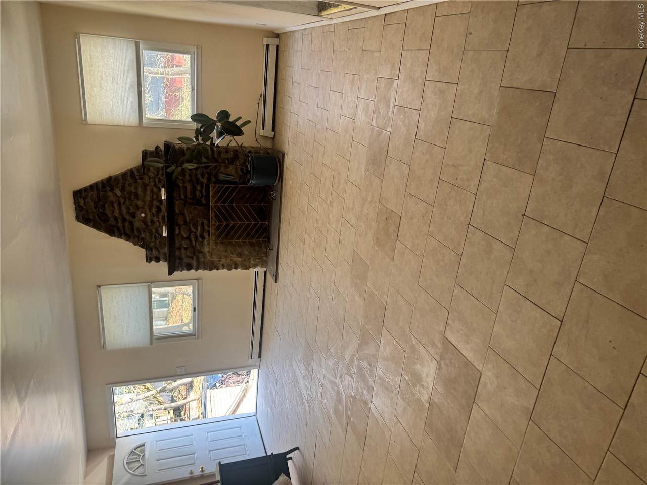 33 Hawthorne Road - Photo 1