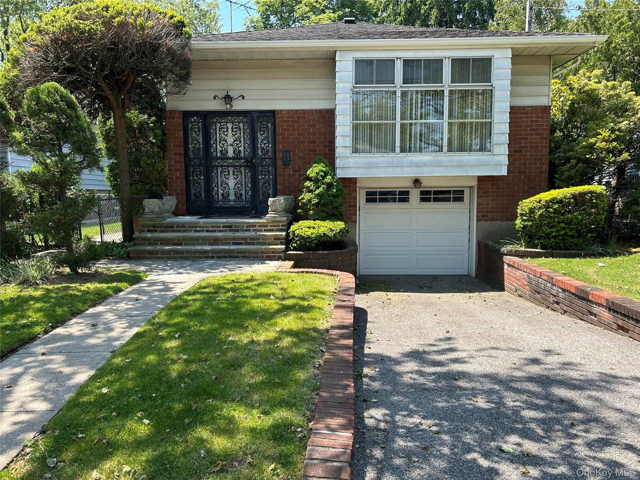 79 Marcus Avenue - Photo 1