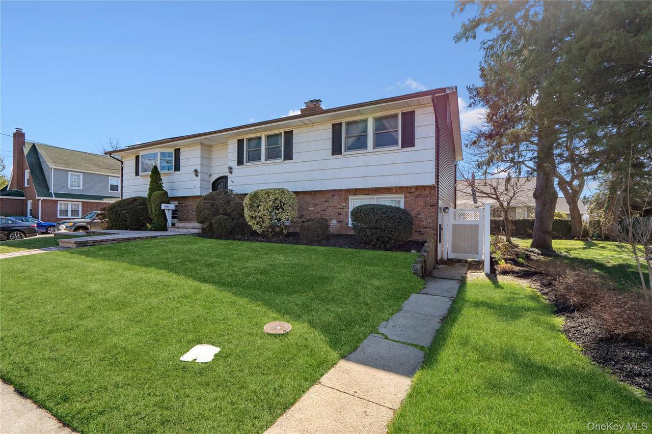 445 Wellwood Avenue - Photo 1