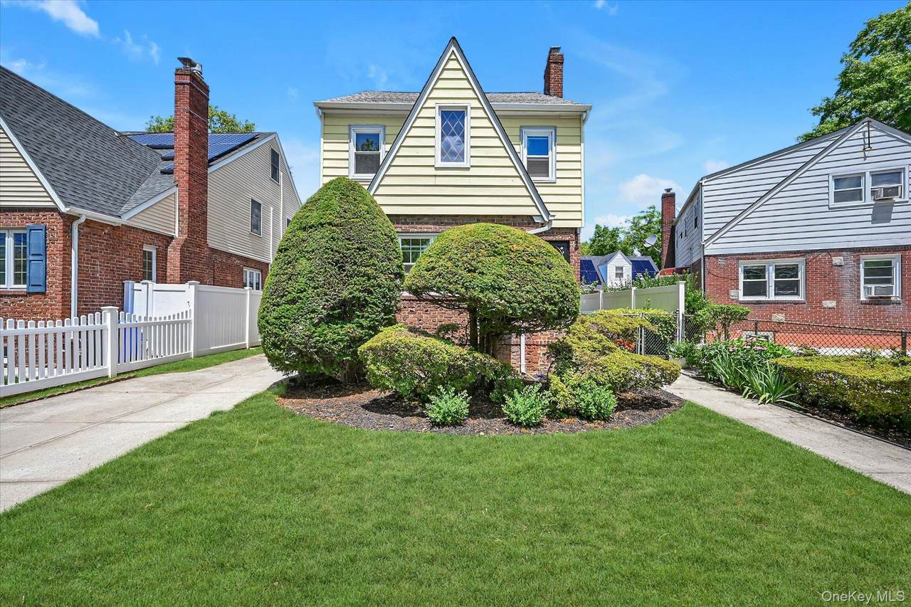 236-11 Seward Avenue - Photo 1