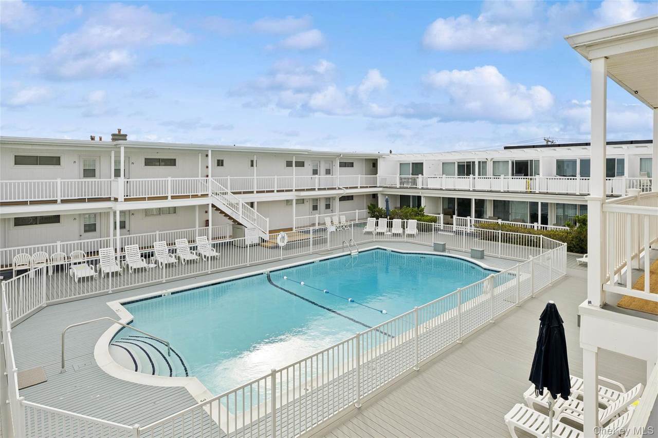 281 Dune Road - Photo 1