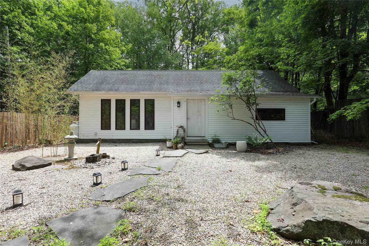 10 Fitzsimmons Lane - Photo 1