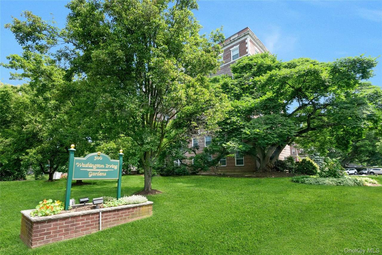 300 Broadway - Photo 1