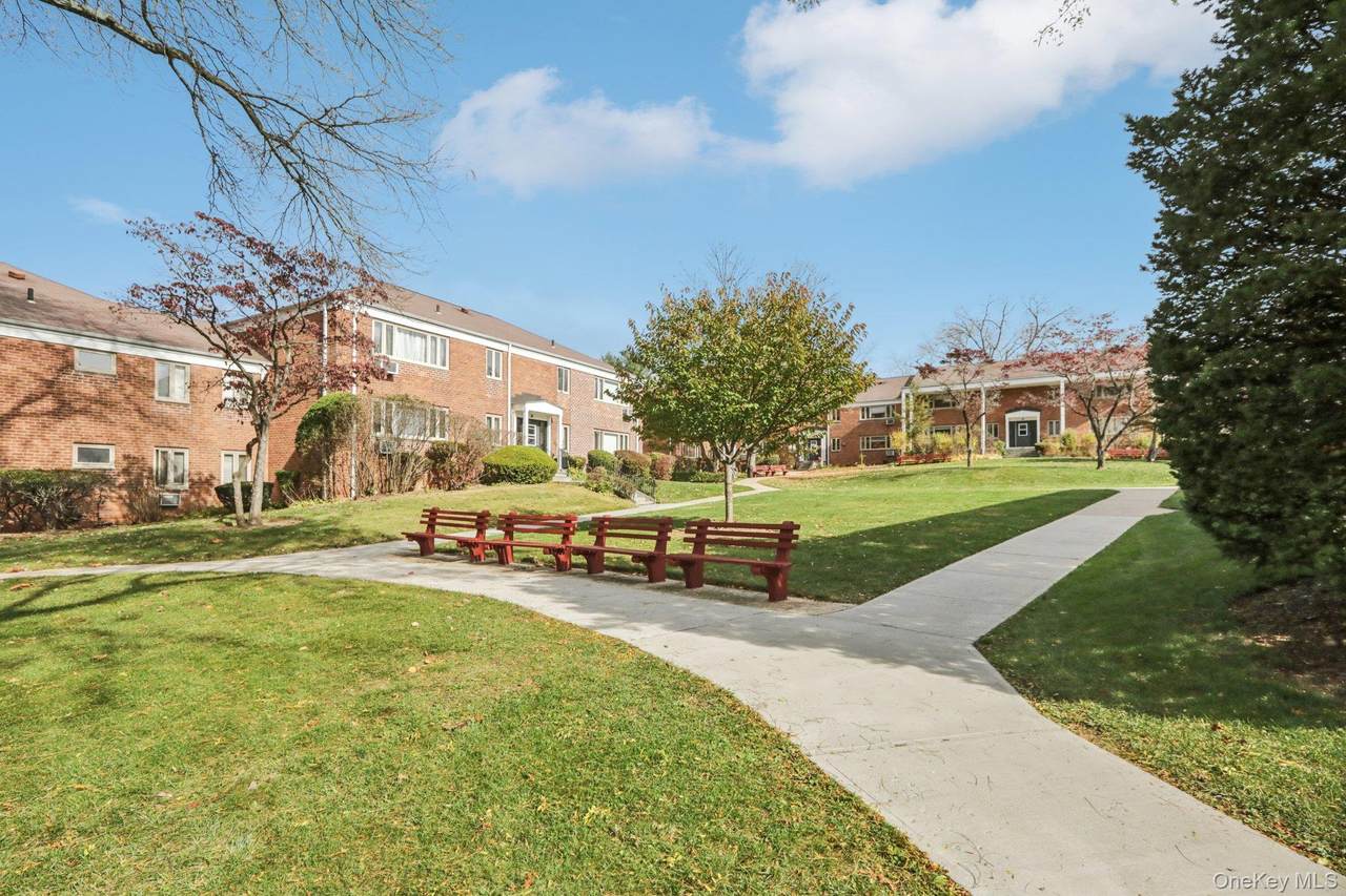 40 Lawrence Drive - Photo 1