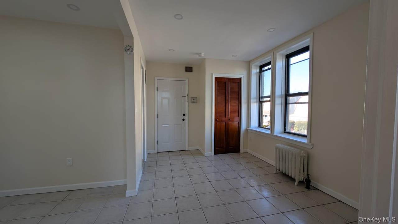 214-85 Jamaica Avenue - Photo 1