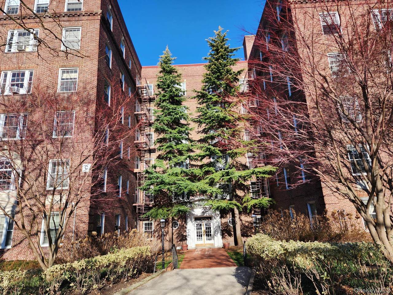 117-01 Park Lane South - Photo 1