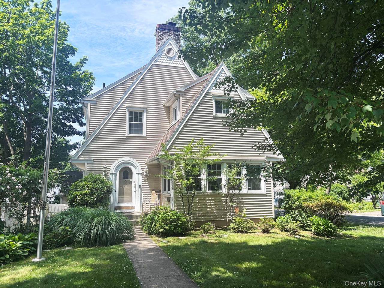 53 Ogden Avenue - Photo 1
