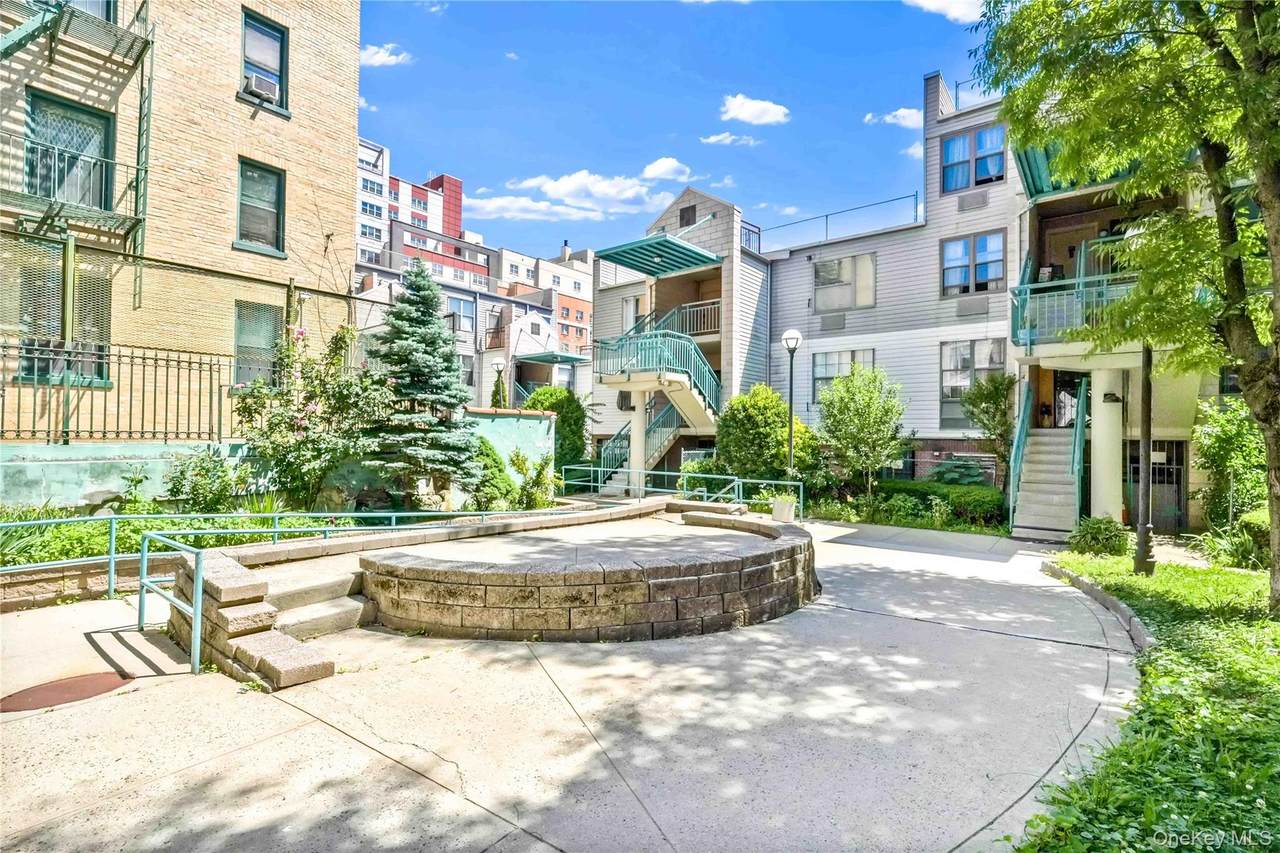 524 159th Street - Photo 1