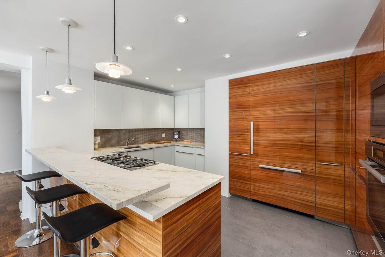 425 East 63rd Street - Photo 1