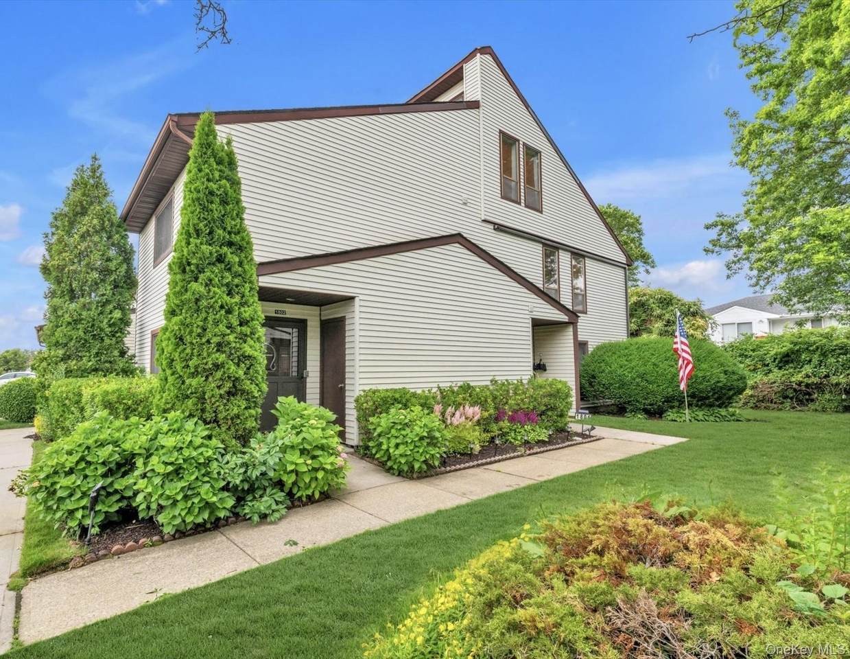 100 Daly Boulevard - Photo 1
