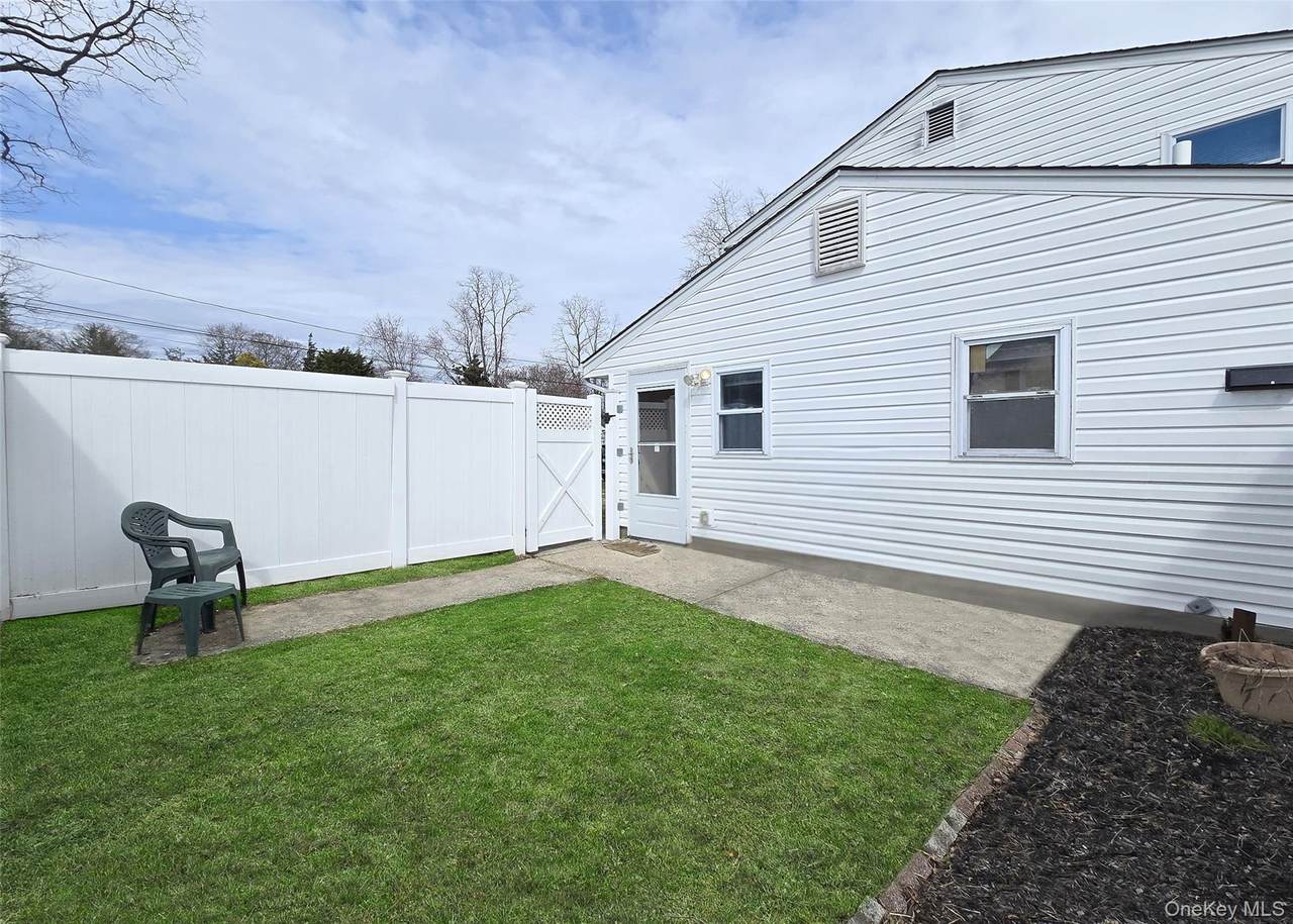 18 Wyandotte Street - Photo 1