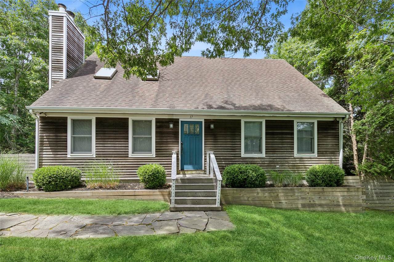 17 Squires Boulevard - Photo 1