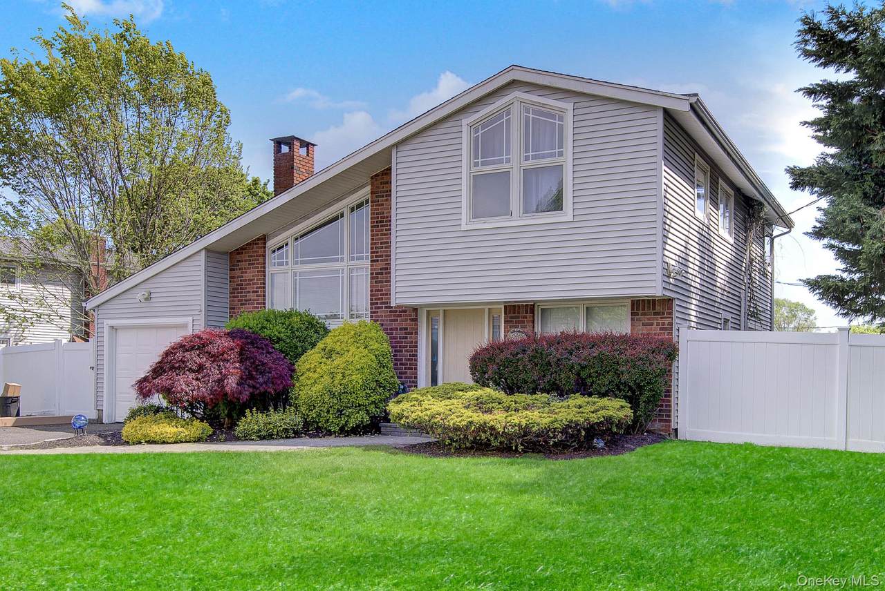 4 Seneca Drive - Photo 1