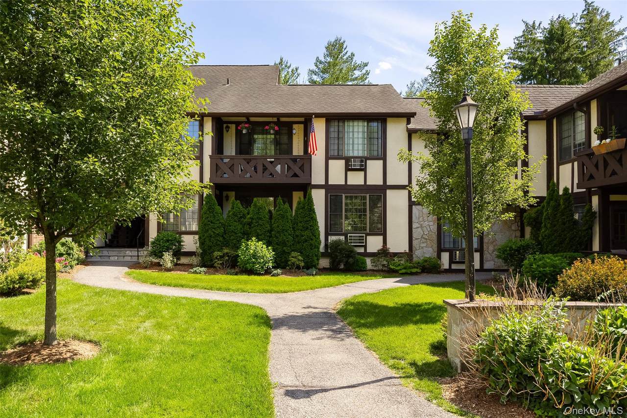 8 Foxwood Drive - Photo 1