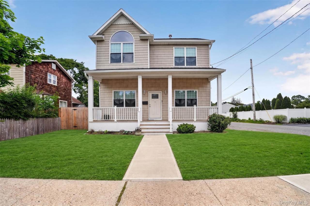 26 Richard Avenue - Photo 1