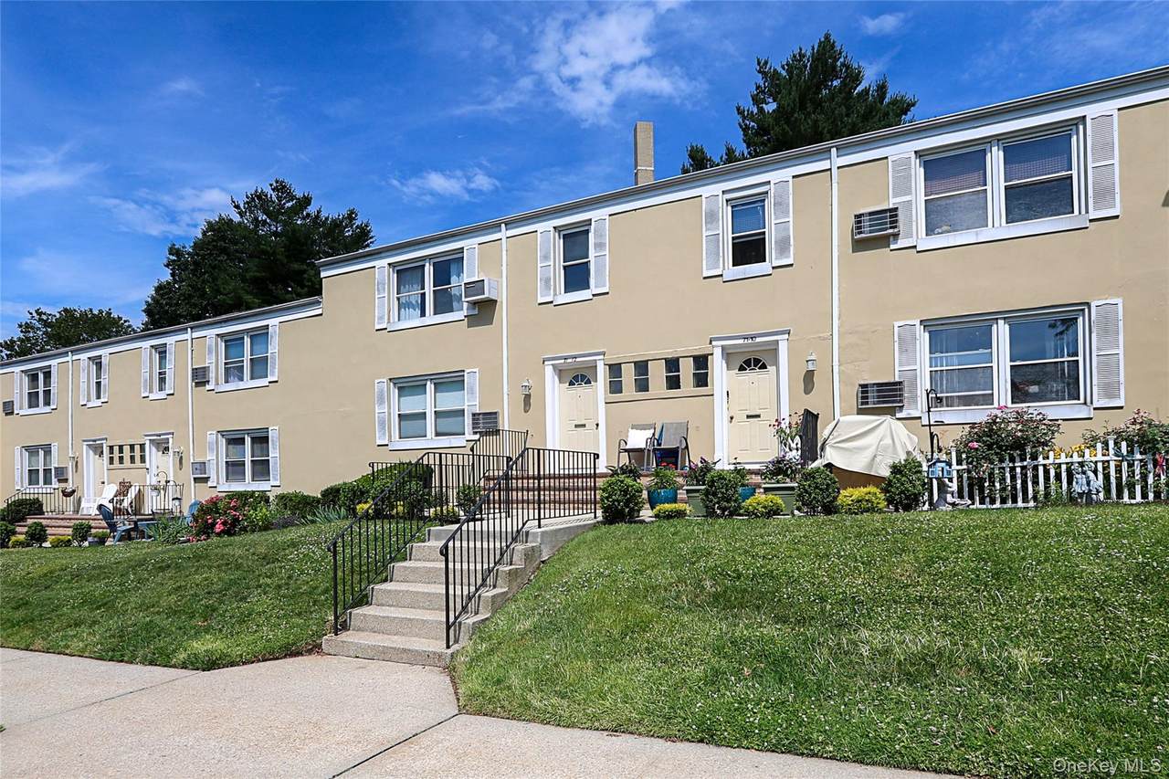 71-12 252nd Street - Photo 1