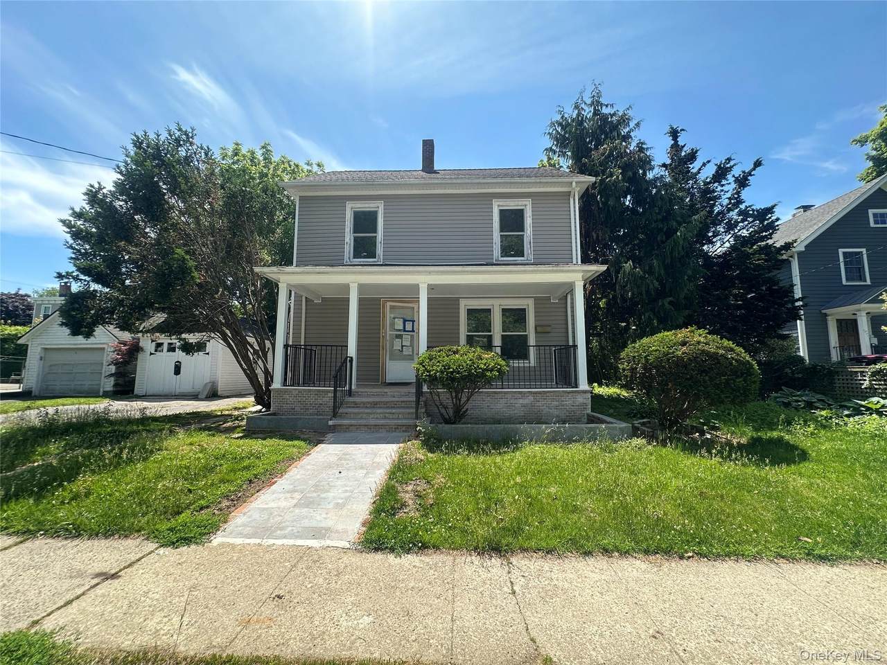 423 Hinman Place - Photo 1
