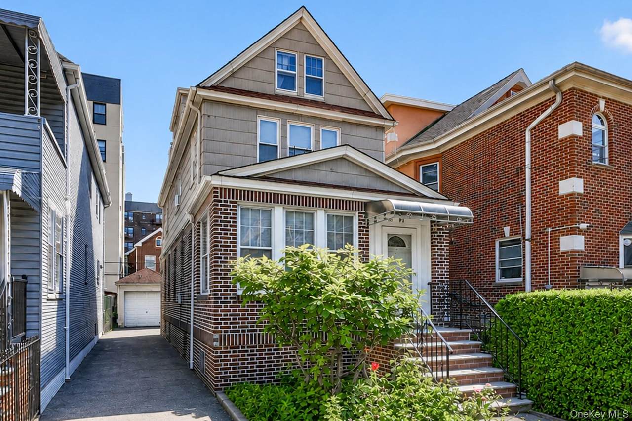 4084 Denman Street - Photo 1