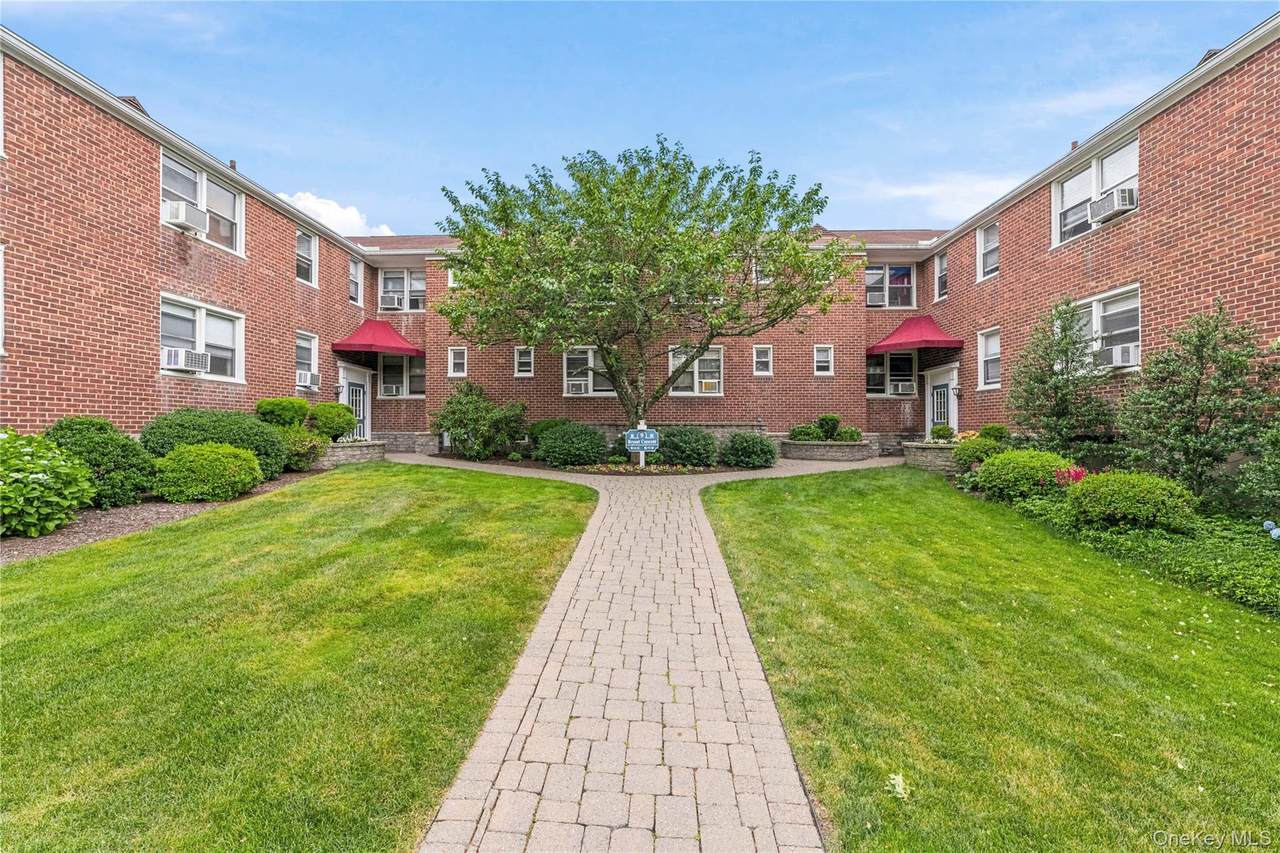 9 Bryant Crescent - Photo 1