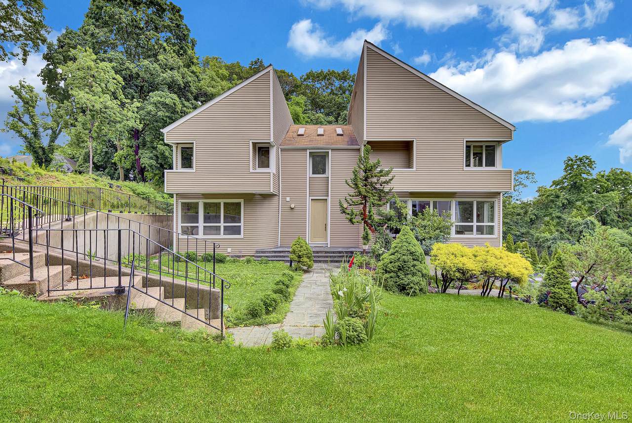 4 Verity Lane - Photo 1