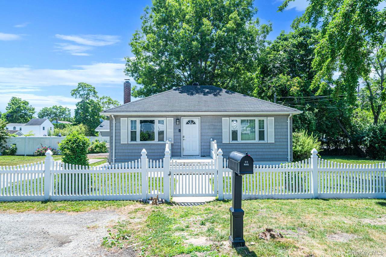 14 Pinelawn Avenue - Photo 1