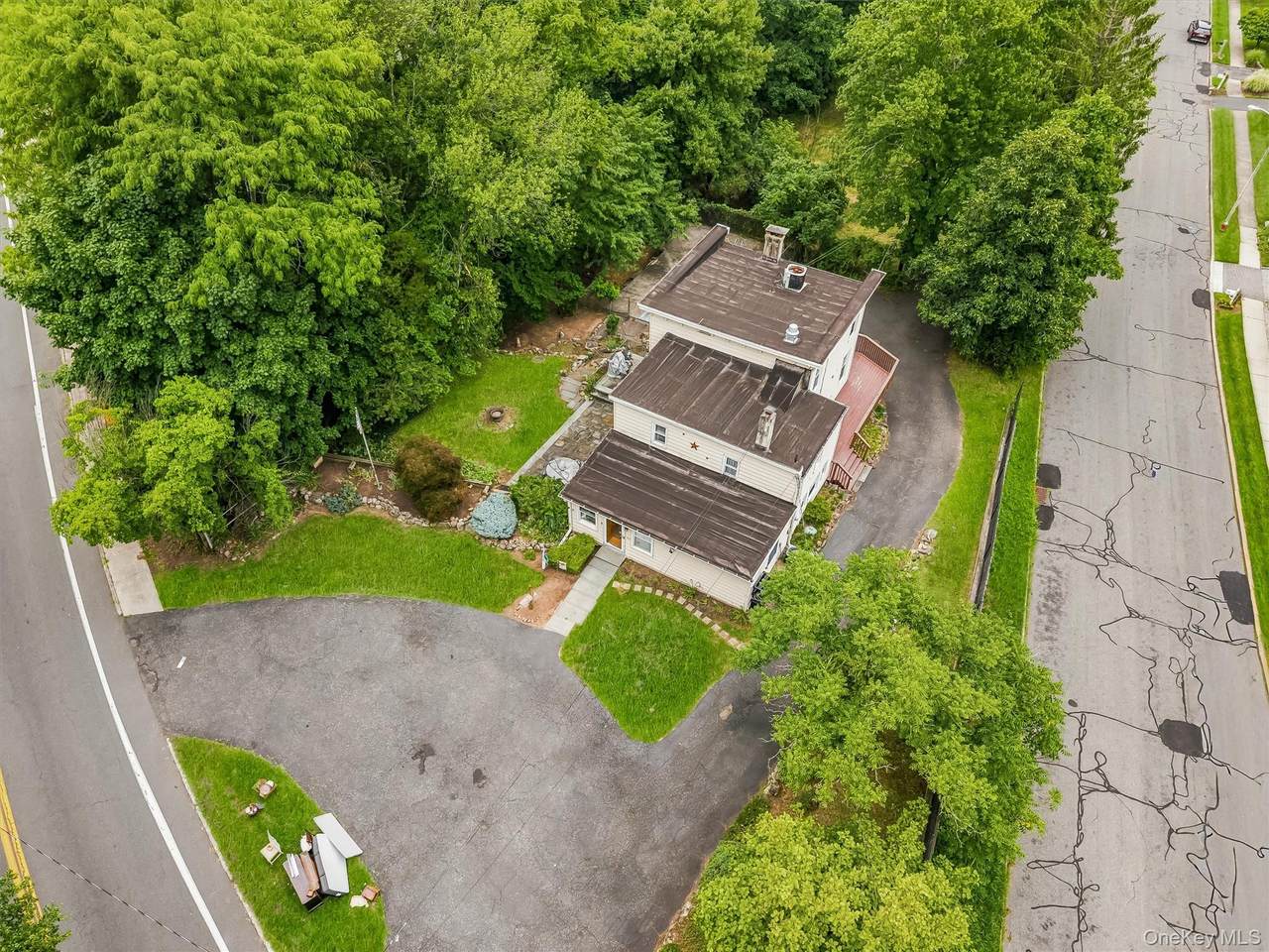 331 Kings Highway - Photo 1