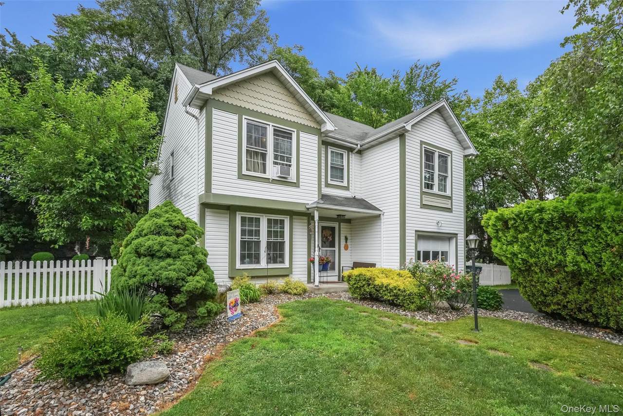 16 Larkin Lane - Photo 1